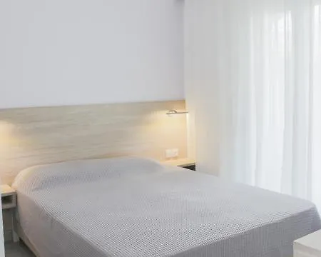 Three Stars アパート *