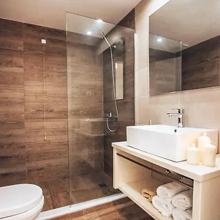 アパート Three Stars カルパトス